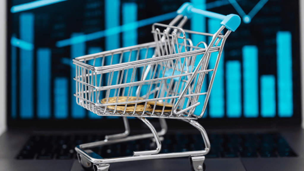 Carrito de compra digital sobre un ordenador, simbolizando reclamaciones y demandas desde España a empresas online de otros países.