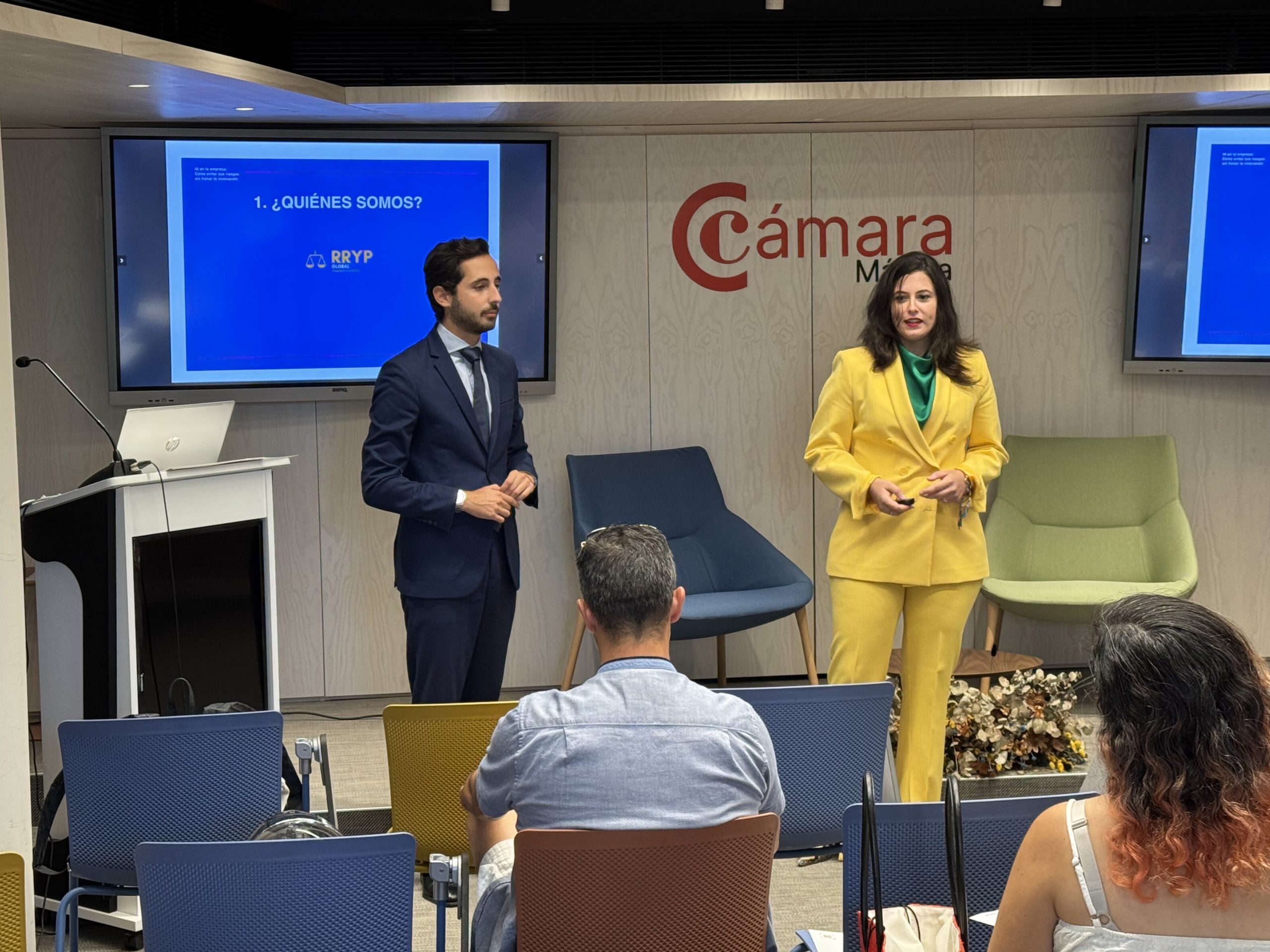 Mar Gámez y Antonio Muñoz imparten una ponencia en la Cámara de Comercio de Málaga.